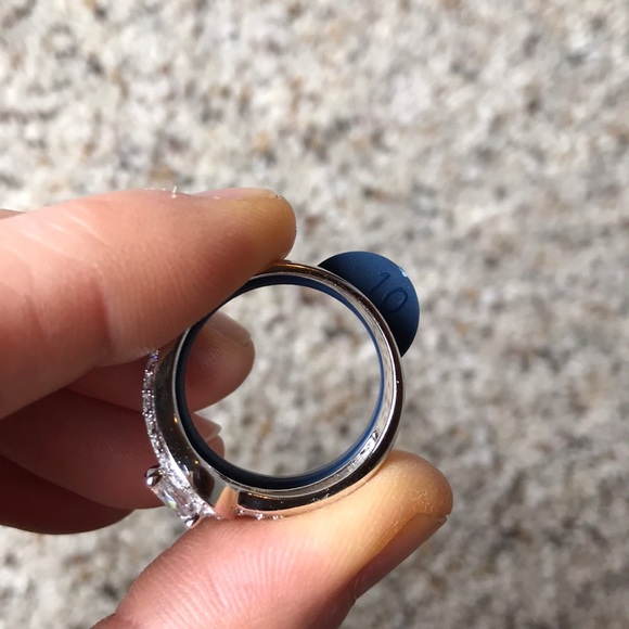 Sterling silver and CZ ring - Picture 7 of 8